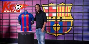 Ronaldinho đến Barcelona